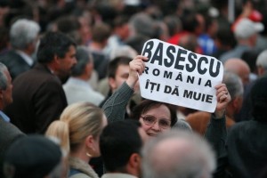 Basescu iti dam muie Basescu iti dam muie 300x200 Protestele ajuta cu ceva?