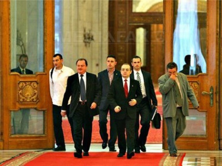 emil-boc-parlament emil boc parlament Guvernul a grait majoram tva de la 19 la 24%