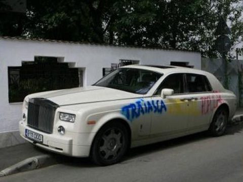 rolls-ddd rolls ddd Limuzina lui Dan Diaconescu a fost vandalizata