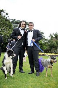 woofy wedding 640 04 199x300 Un tanar din Australia s a casatorit cu o catea